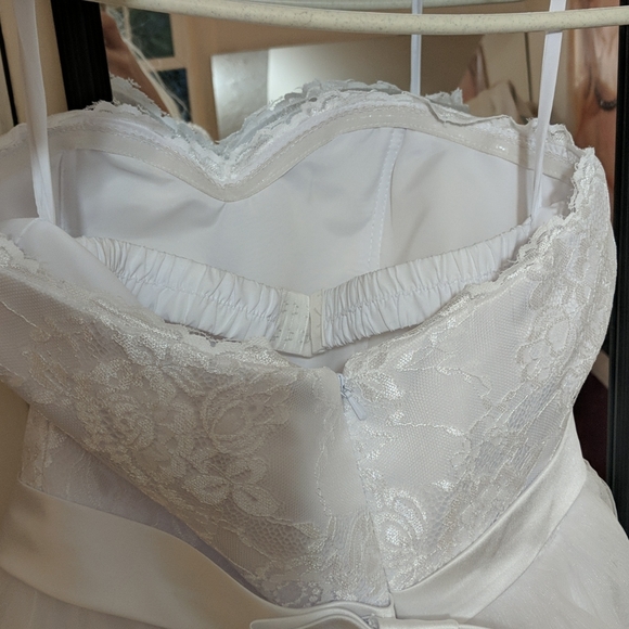 Strapless white tulle wedding dress 👰 - Picture 4 of 4